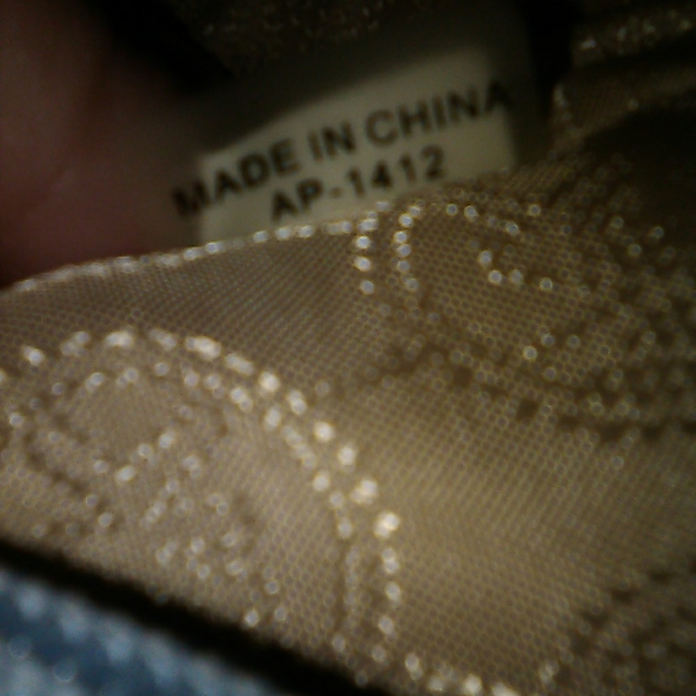 Michael Kors Large Riley Purse - Picture 5 of 8